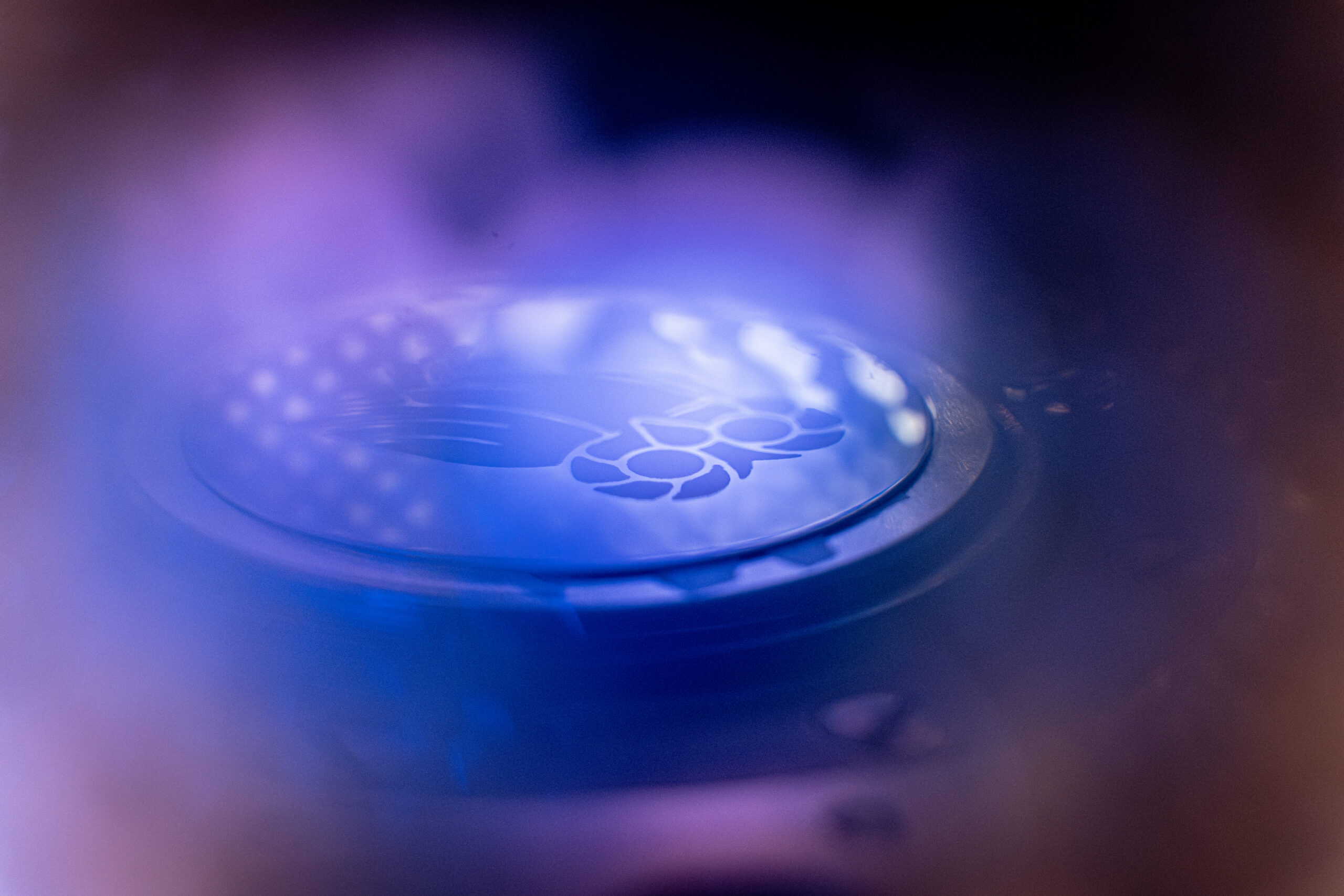 Rice scales patterned diamond for wafer cooling