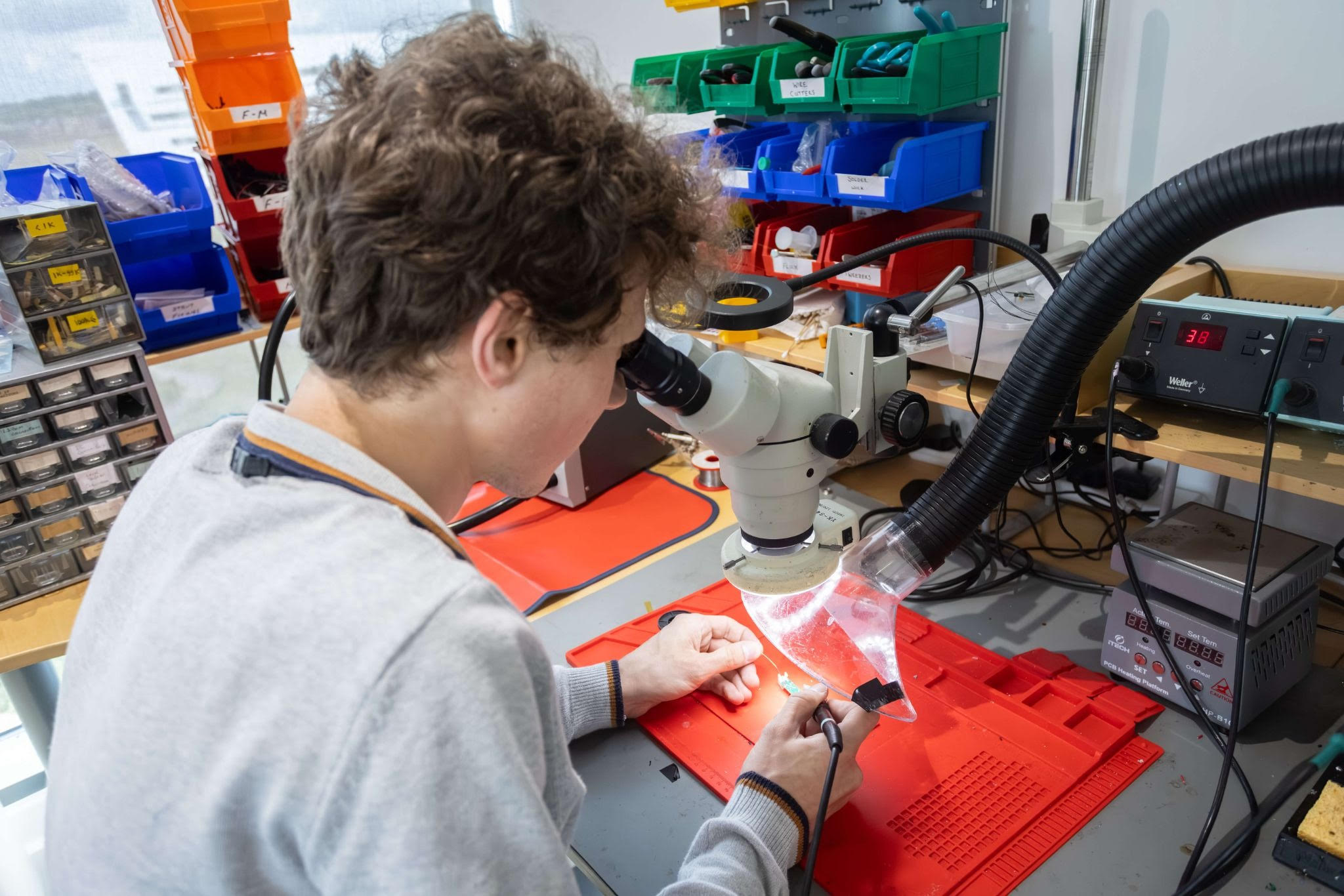 CEA and PSMC push photonics into AI stacks