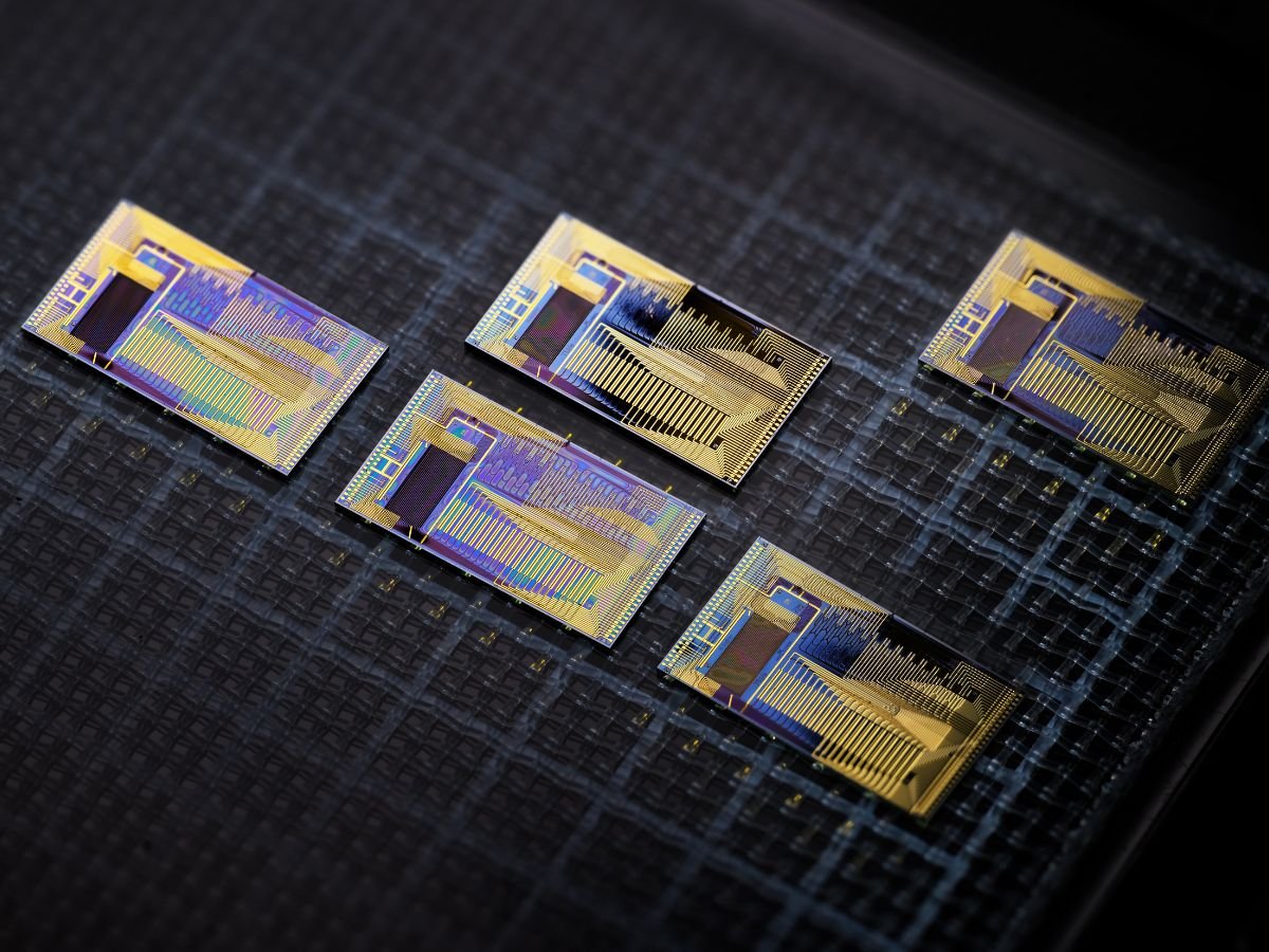 TNO and ASML scale photonic chip pilot line