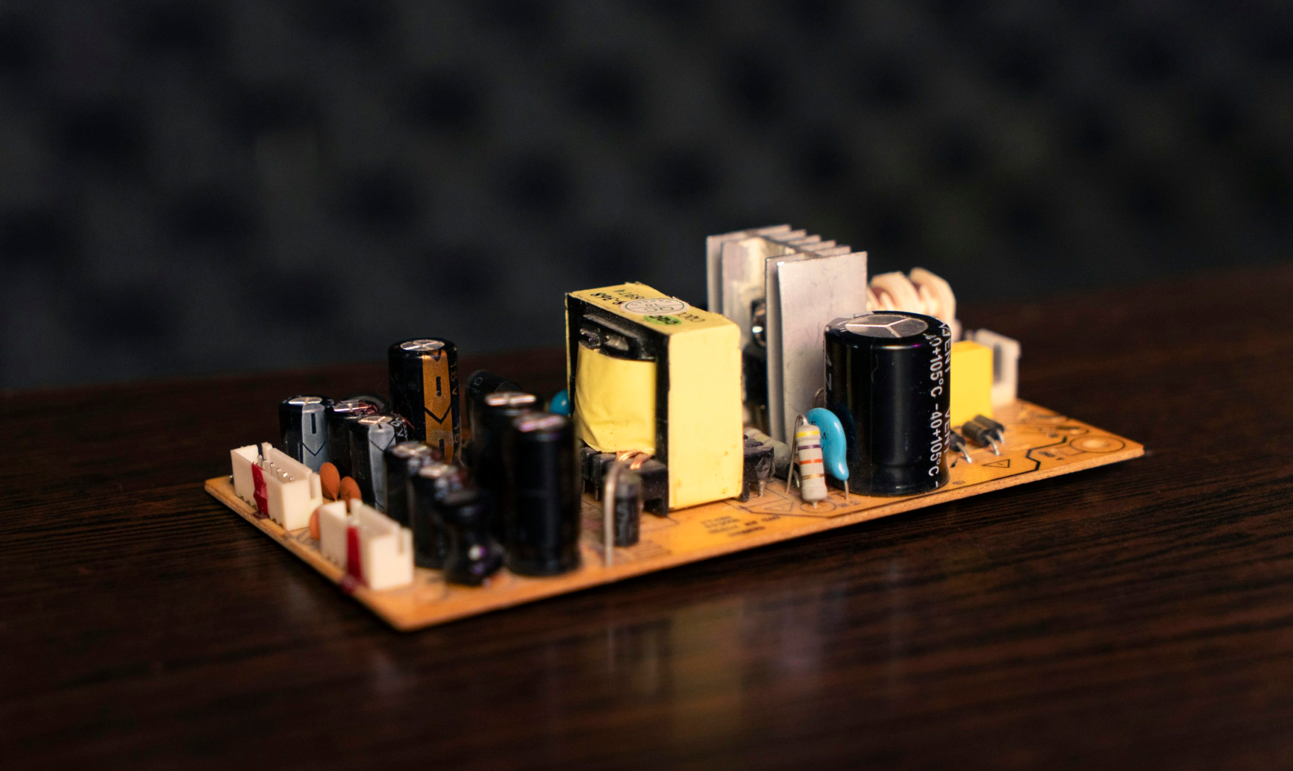 Renesas shrinks 650V GaN for 800V racks