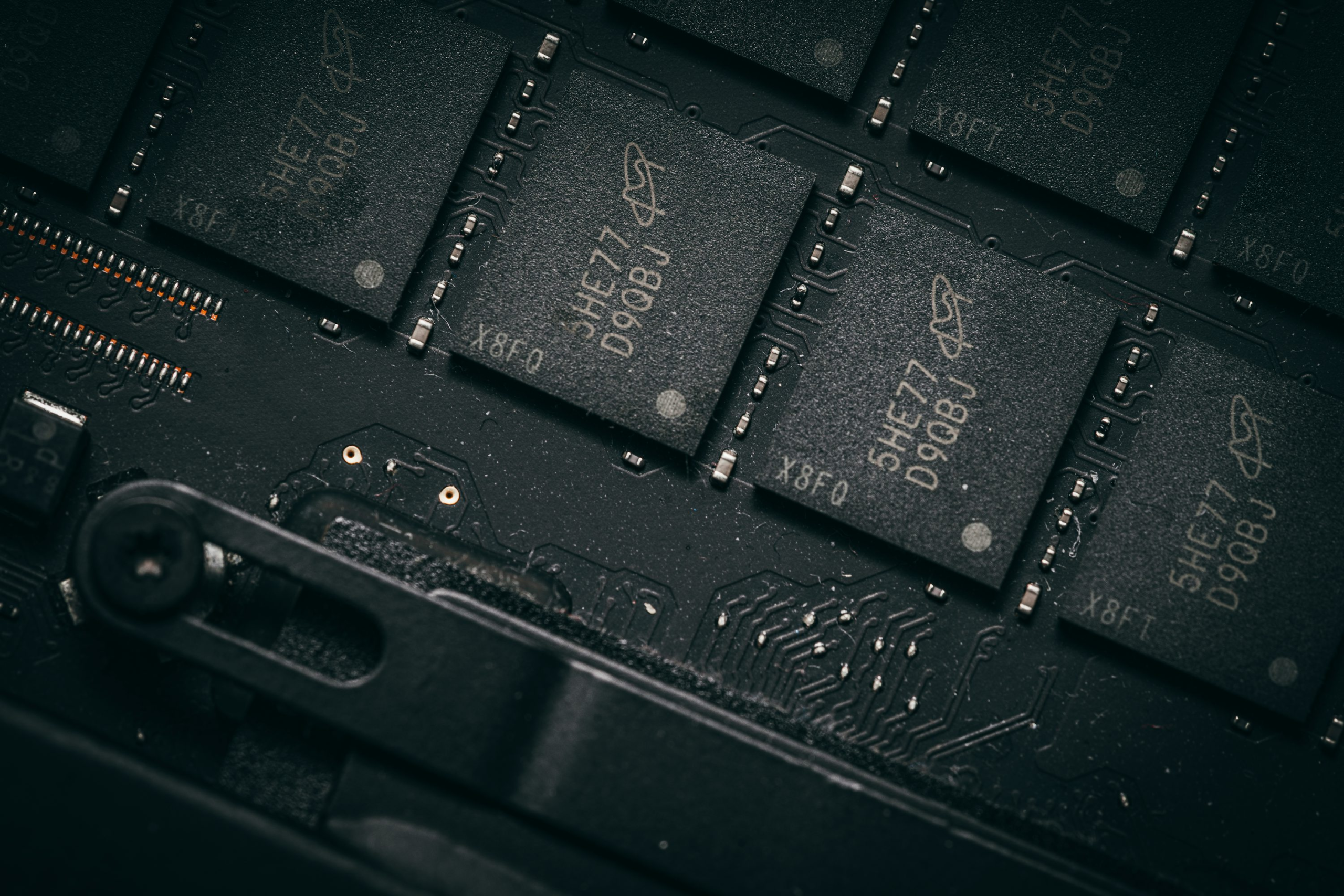 Micron demonstrates 512GB DDR5 server module