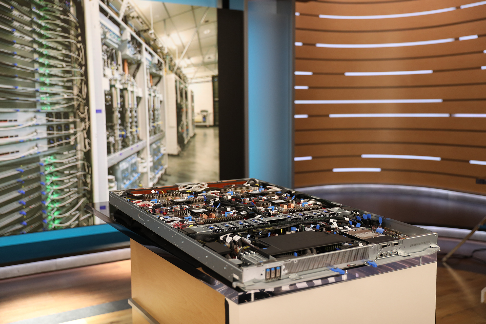 Microsoft details Maia 300 chiplet accelerator architecture Microsoft details Maia 300 chiplet accelerator architecture